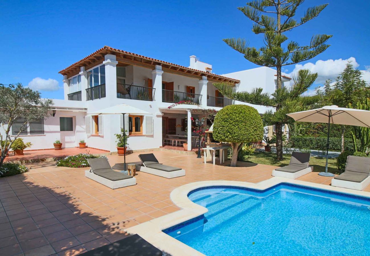 Exterior of Villa Wicker in Sant Jordi, Ibiza, with pool and private garden area